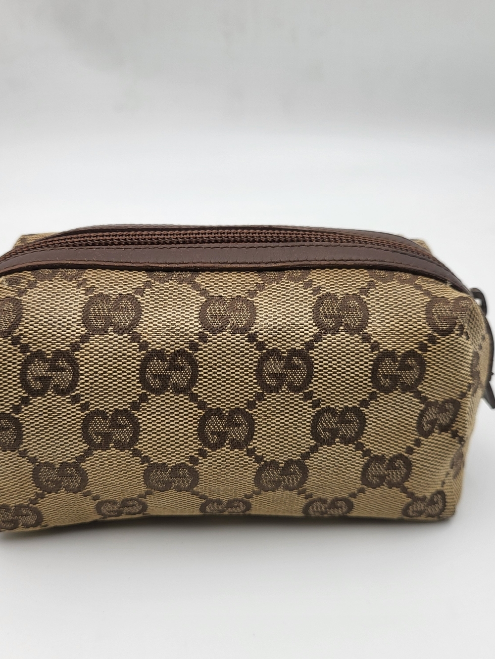 GUCCI
Monogram Small Balthus Cosmetic Case Beige Ebony Cocoa..Authentic..